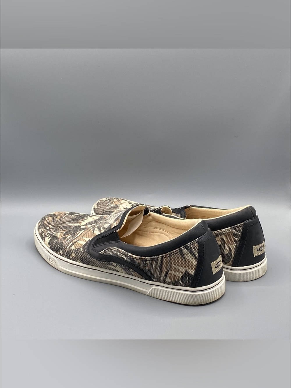 UGG Women's Black and Tan Patterned Flats - Picture 2 of 4